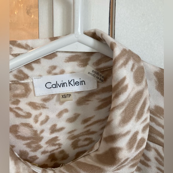 Calvin Klein shirt. - Picture 4 of 4